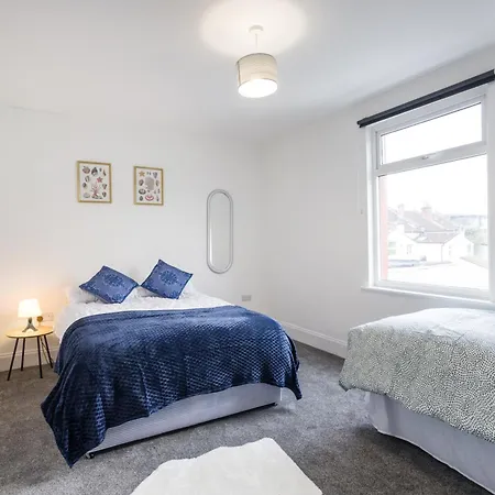 Апартаменти November Disc - Long - Contractors Бристоль