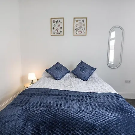 November Disc - Long - Contractors Апартаменти Бристоль