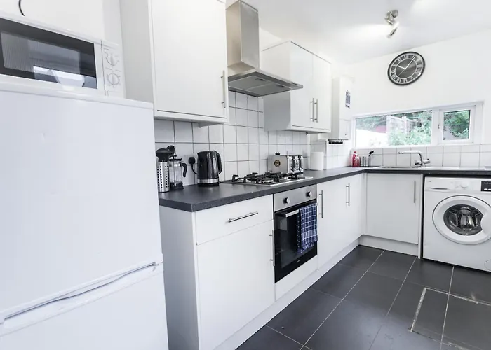 November Disc - Long - Contractors Daire Bristol