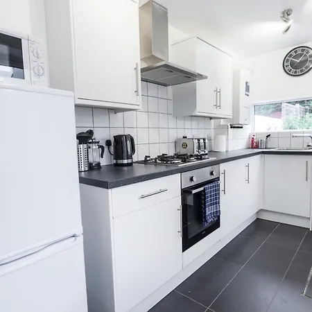 November Disc - Long - Contractors Appartement Bristol