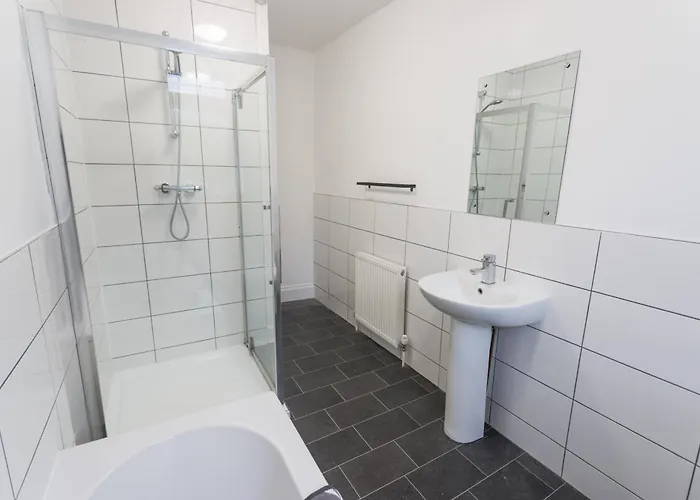 November Disc - Long - Contractors Apartment