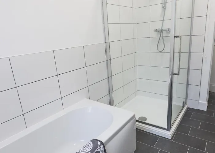 November Disc - Long - Contractors Apartment *