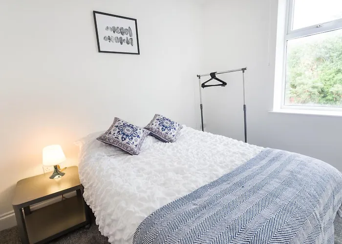 November Disc - Long - Contractors Apartment *