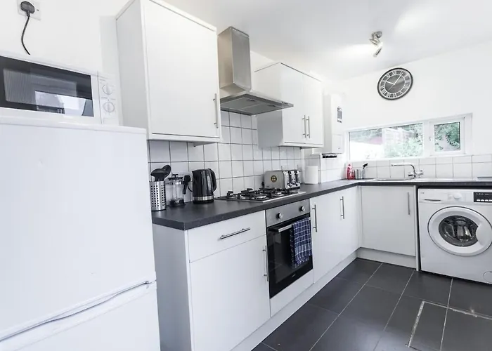 November Disc - Long - Contractors Apartment *