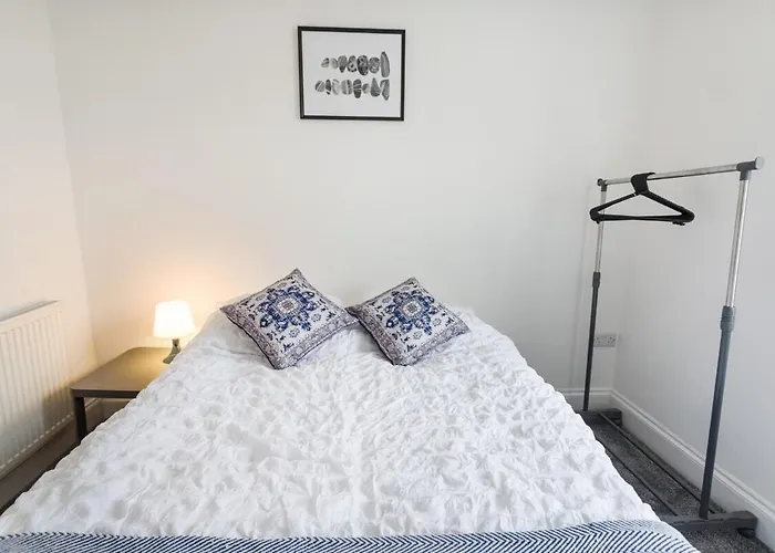 November Disc - Long - Contractors Apartment Bristol