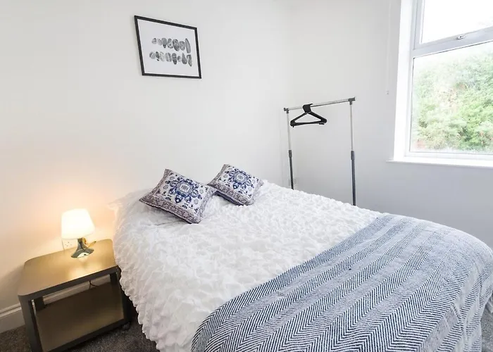 November Disc - Long - Contractors Apartment *